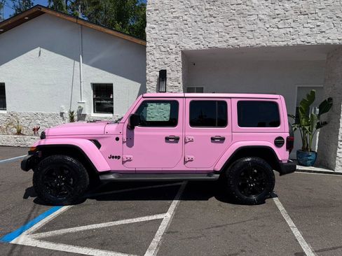 Used 2021 Jeep Wrangler Unlimited Sahara image 2