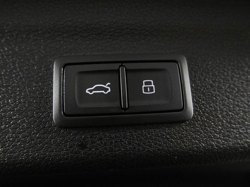 Used 2024 Audi Q3 2.0T Premium image 36