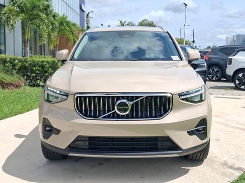 Used 2025 Volvo XC40 B5 Ultra w/ Protection Package AWD/4WD image 2