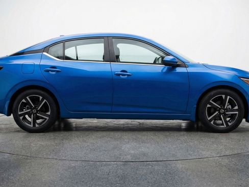 Used 2025 Nissan Sentra SV image 11