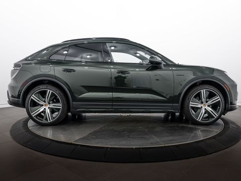 Certified 2025 Porsche Macan 4 Electric AWD/4WD image 8