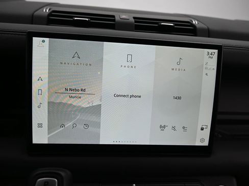 Used 2023 Land Rover Defender 130 X-Dynamic SE image 16