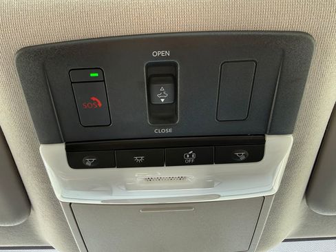 Used 2024 Nissan Sentra SR w/ SR Premium Package FWD image 31