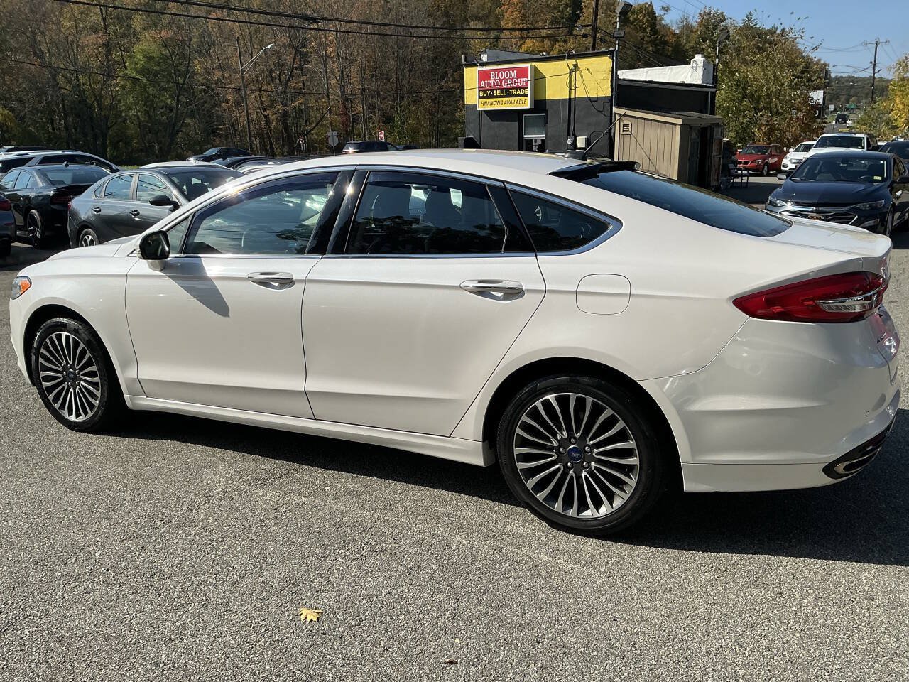 Used 2017 Ford Fusion SE w/ Fusion SE Technology Package FWD image 7