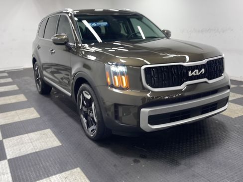 Used 2024 Kia Telluride EX w/ EX Captain's Chair Package AWD/4WD image 25