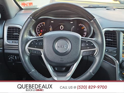 Used 2018 Jeep Grand Cherokee Overland AWD/4WD image 13