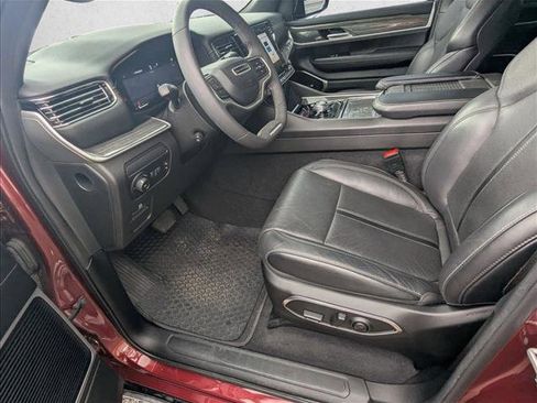 Used 2022 Jeep Wagoneer Series II RWD image 12