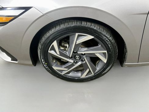 Used 2025 Hyundai Elantra SEL FWD image 8
