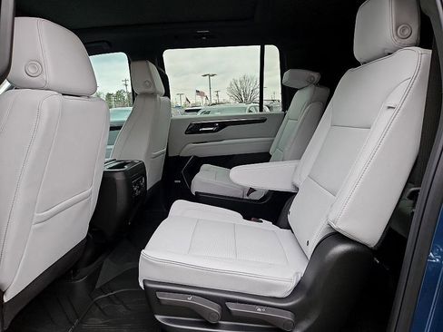 New 2026 Chevrolet Suburban Premier image 10