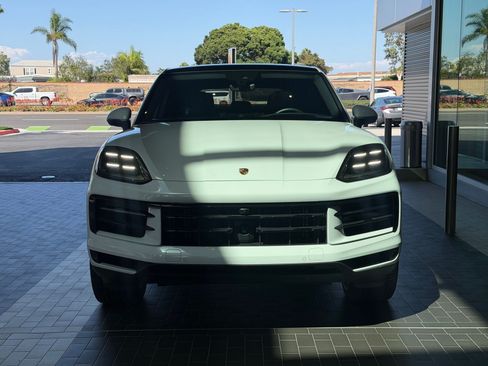 Certified 2025 Porsche Cayenne E-Hybrid Coupe AWD/4WD image 5