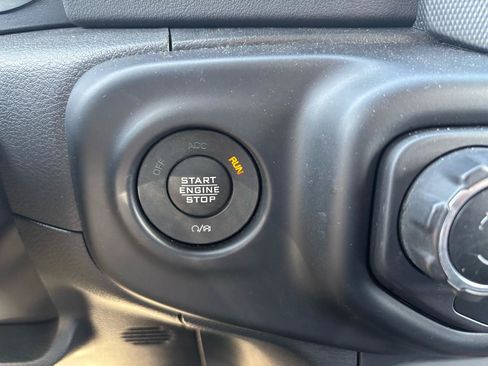 Used 2022 Jeep Wrangler Unlimited Sahara w/ LED Lighting Group AWD/4WD image 19