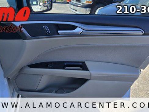 Used 2017 Ford Fusion SE image 20