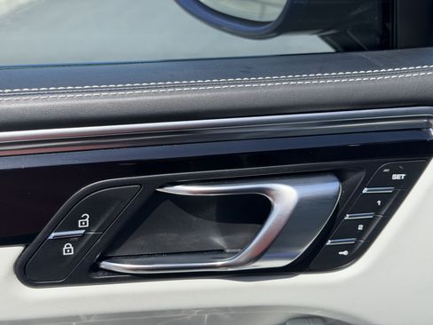 Certified 2023 Porsche Macan AWD/4WD image 23