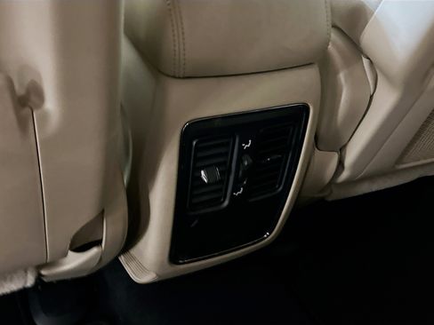 Used 2019 Jeep Grand Cherokee Laredo image 27