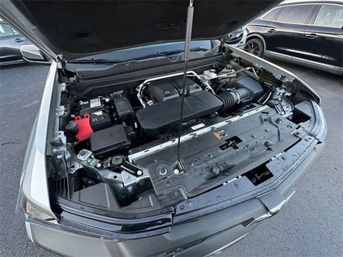 Used 2024 Chevrolet Colorado Trail Boss w/ Safety Package image 30