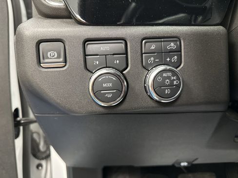 Certified 2025 GMC Sierra 1500 SLT image 25