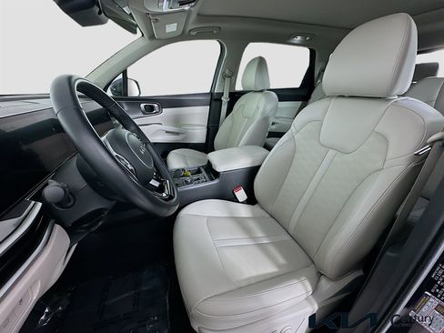 Certified 2025 Kia Sorento EX w/ Panoramic Sunroof Package image 20