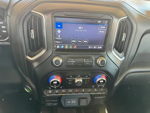 Used 2022 GMC Sierra 2500 AT4 w/ AT4 Premium Plus Package AWD/4WD image 17