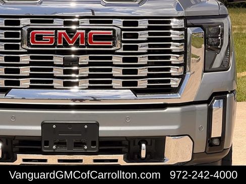 Used 2024 GMC Sierra 2500 Denali w/ Denali Reserve Package AWD/4WD image 9