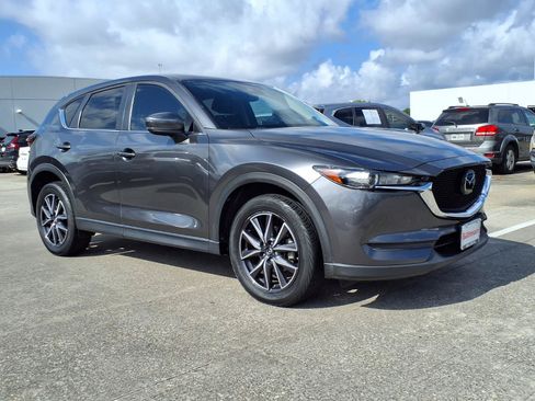 Used 2018 MAZDA CX-5 Touring w/ Preferred Equipment Package FWD image 2