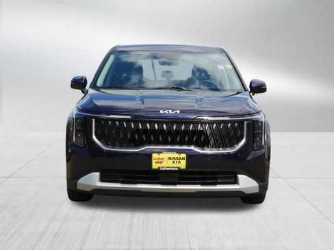 Used 2025 Kia Carnival FWD image 2