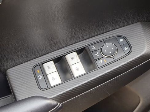 Used 2025 Mitsubishi Outlander AWD image 22