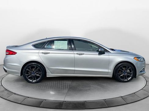 Used 2018 Ford Fusion SE w/ Equipment Group 201A FWD image 6