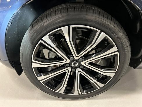 Certified 2023 Volvo XC60 B5 Ultimate w/ Climate Package image 8