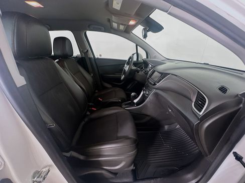 Used 2022 Chevrolet Trax LT w/ LT Convenience Package FWD image 29