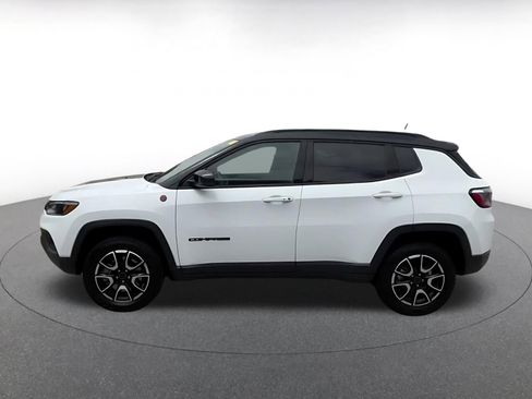 Used 2025 Jeep Compass Trailhawk AWD/4WD image 9