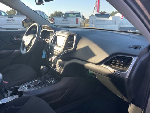 Used 2021 Jeep Cherokee Latitude image 31