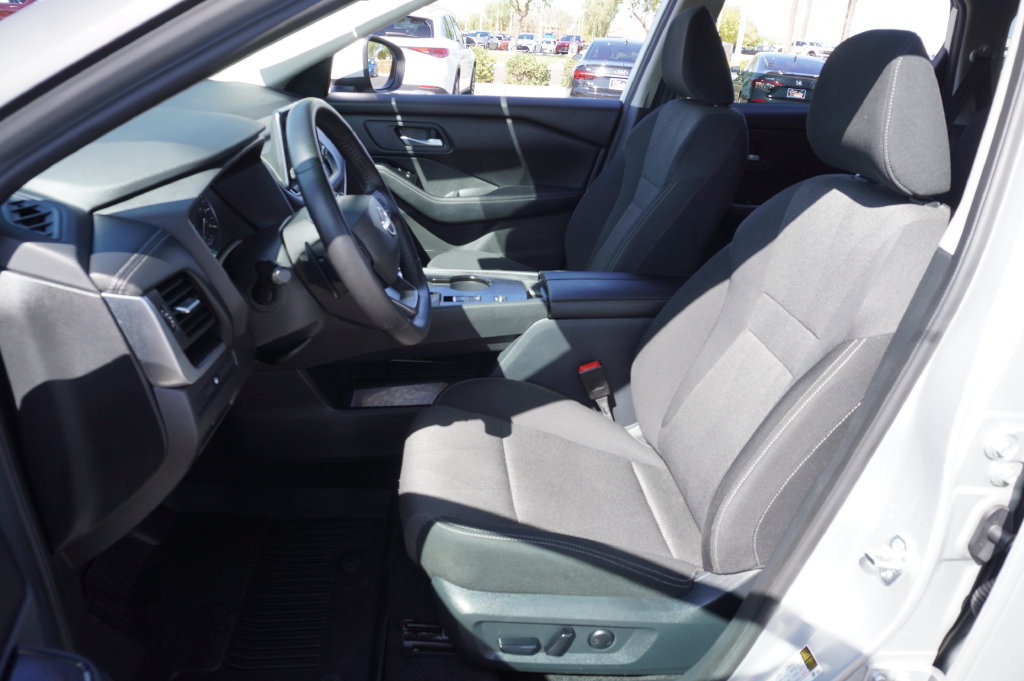 Certified 2025 Nissan Rogue SV FWD image 13