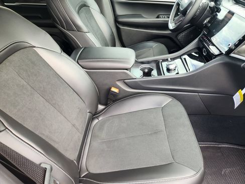 New 2026 Jeep Grand Cherokee Altitude AWD/4WD image 13
