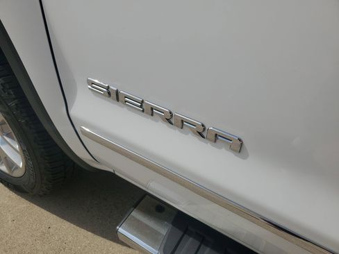 Used 2015 GMC Sierra 1500 SLT w/ SLT Crew Cab Value Package AWD/4WD image 38
