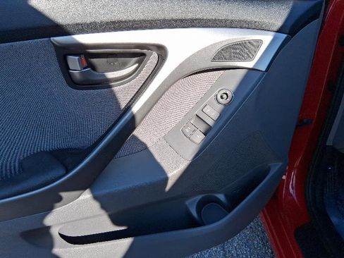 Used 2013 Hyundai Elantra image 31