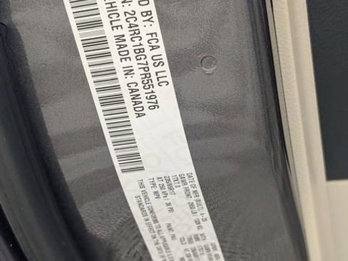 Used 2023 Chrysler Pacifica Touring-L image 36