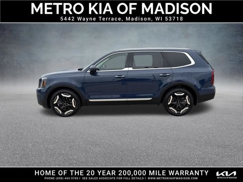 Used 2023 Kia Telluride S AWD/4WD image 3