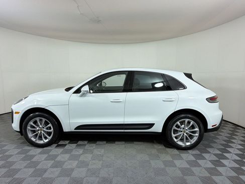 Used 2026 Porsche Macan AWD/4WD image 2