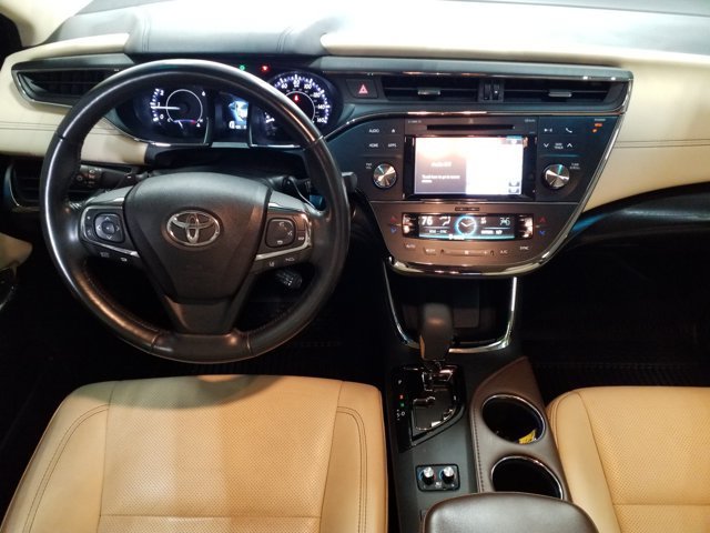 Used 2018 Toyota Avalon Limited FWD image 3