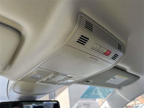 Certified 2022 Volkswagen Taos SE w/ IQ.Drive SE Package image 32