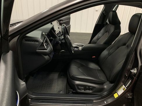 Used 2022 Toyota Camry XSE w/ Navigation Package image 37