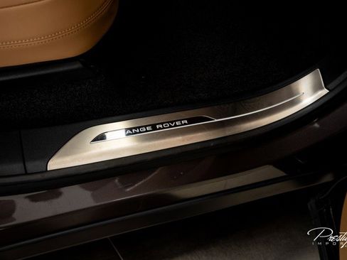 Used 2025 Land Rover Range Rover SE image 37