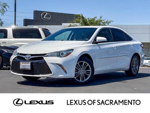 Used 2015 Toyota Camry SE FWD image 1