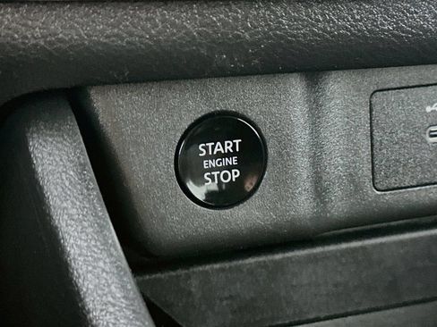 Used 2024 Nissan Rogue SV FWD image 27