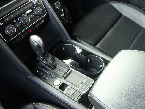 Used 2022 Volkswagen Atlas SE w/ Black Wheel Package image 17