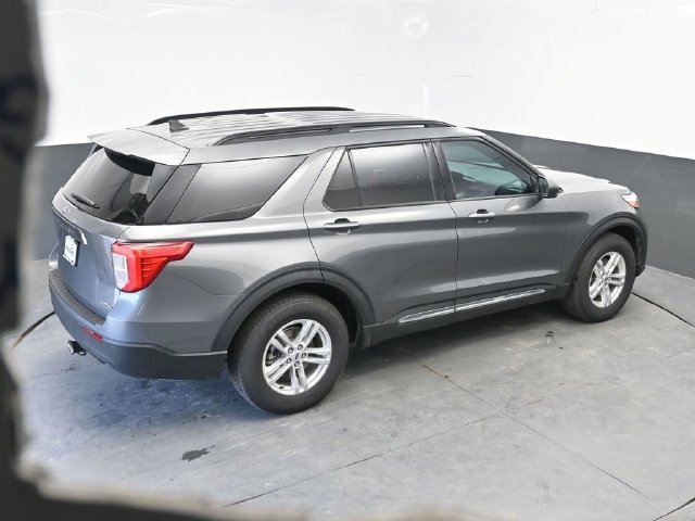 Used 2023 Ford Explorer XLT AWD/4WD image 29