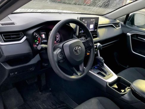 Used 2021 Toyota RAV4 XLE image 17