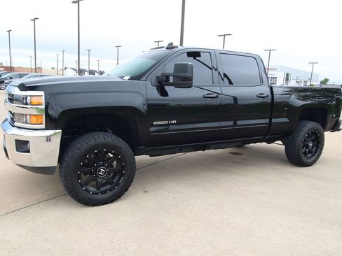 Used 2019 Chevrolet Silverado 2500 LT AWD/4WD image 18