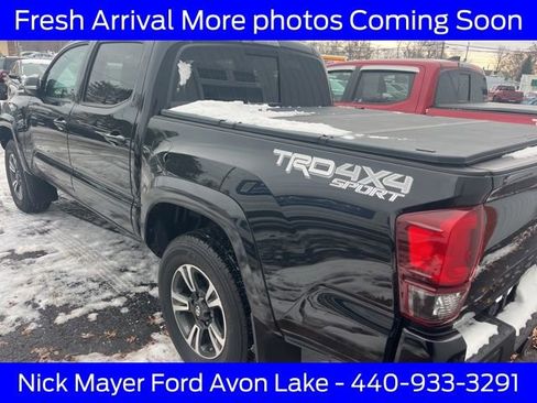 Used 2018 Toyota Tacoma TRD Sport image 4