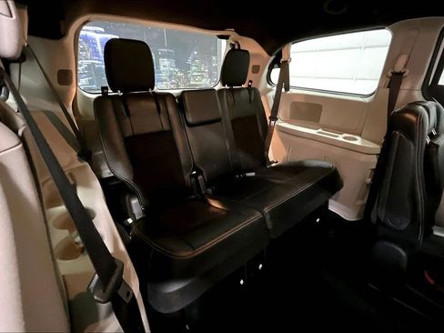 Used 2020 Dodge Grand Caravan SXT image 25